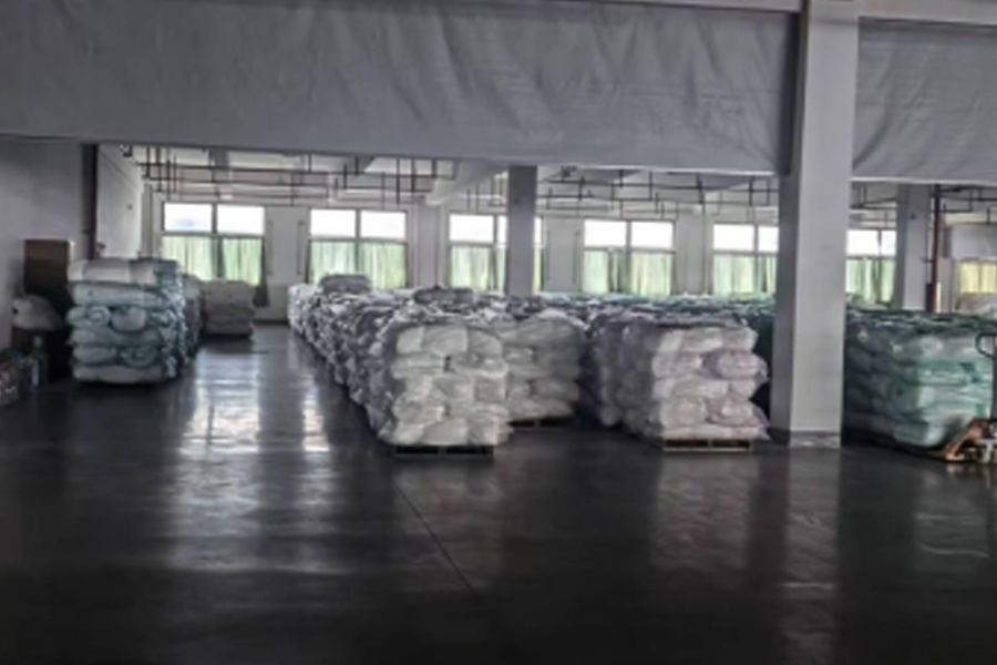 Grauer Stoffproduktions-Fertigproduktbereich